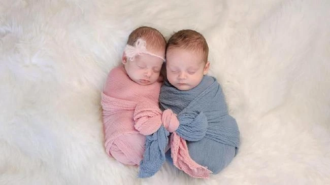 17 Nama Bayi Kembar Laki-laki dan Perempuan | Lengkap dengan Artinya!