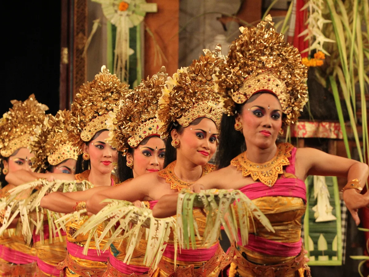 10 Jenis Tari Rakyat di Indonesia | Semua Punya Kisah Masing-Masing