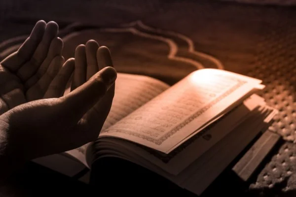 4 Bacaan Doa untuk Orang yang Sudah Meninggal dalam Agama Islam