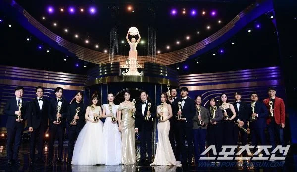 44th Blue Dragon Film Awards Sukses Diselenggarakan, Ini Daftar Pemenang dan Fakta Menariknya