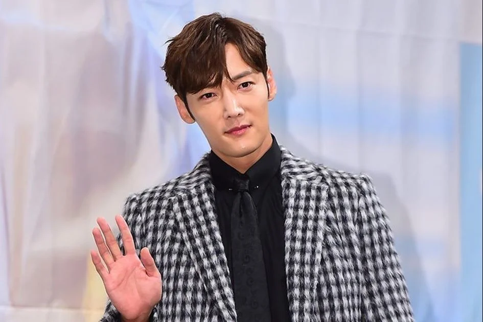 7 Acara TV Choi Jin-Hyuk dengan Kemampuan Akting Beragam Genre