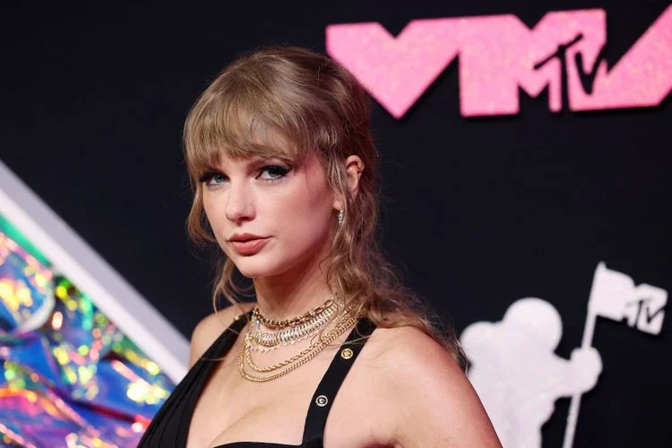 Lirik Lagu You're Losing Me Taylor Swift beserta Maknanya | Kisah Perdebatan Dalam Suatu Hubungan