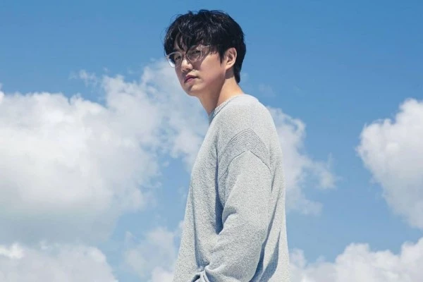 Jadi MC Golden Disc Award, Intip Profil Sung Si Kyung Ini!