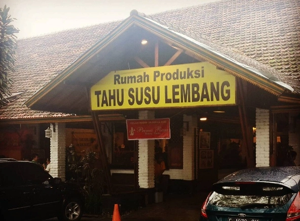 Rekomendasi Toko Oleh Oleh Khas Bandung yang Wajib Kamu Sambangi, Ada Toko Suvenir!