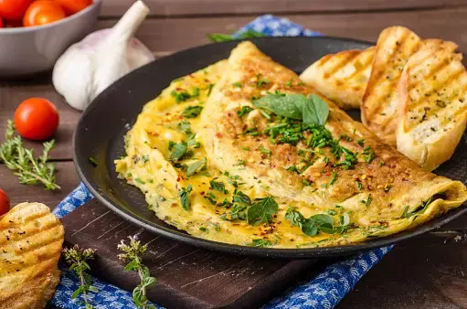 5 Cara Membuat Omelet Telur, Simple hingga ala Hotel Mewah