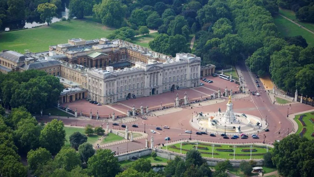 Ini Fakta Menarik Istana Buckingham, Pernah Dimasuki Seorang Penyusup?