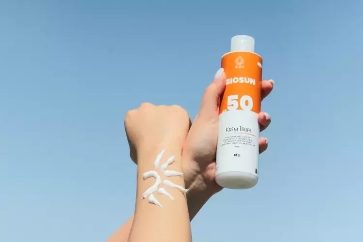 7 Pilihan Sunscreen Non Comedogenic yang Nyaman di Wajah