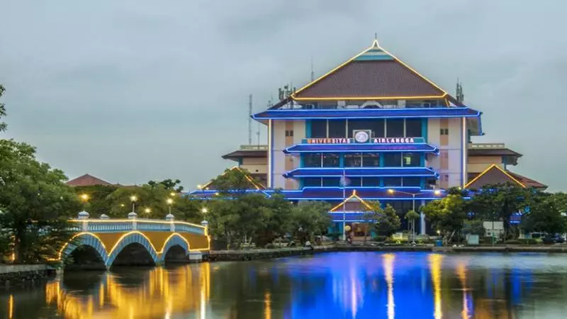 7 Daftar Universitas Negeri Terbaik di Surabaya | Selalu Jadi Favorit!