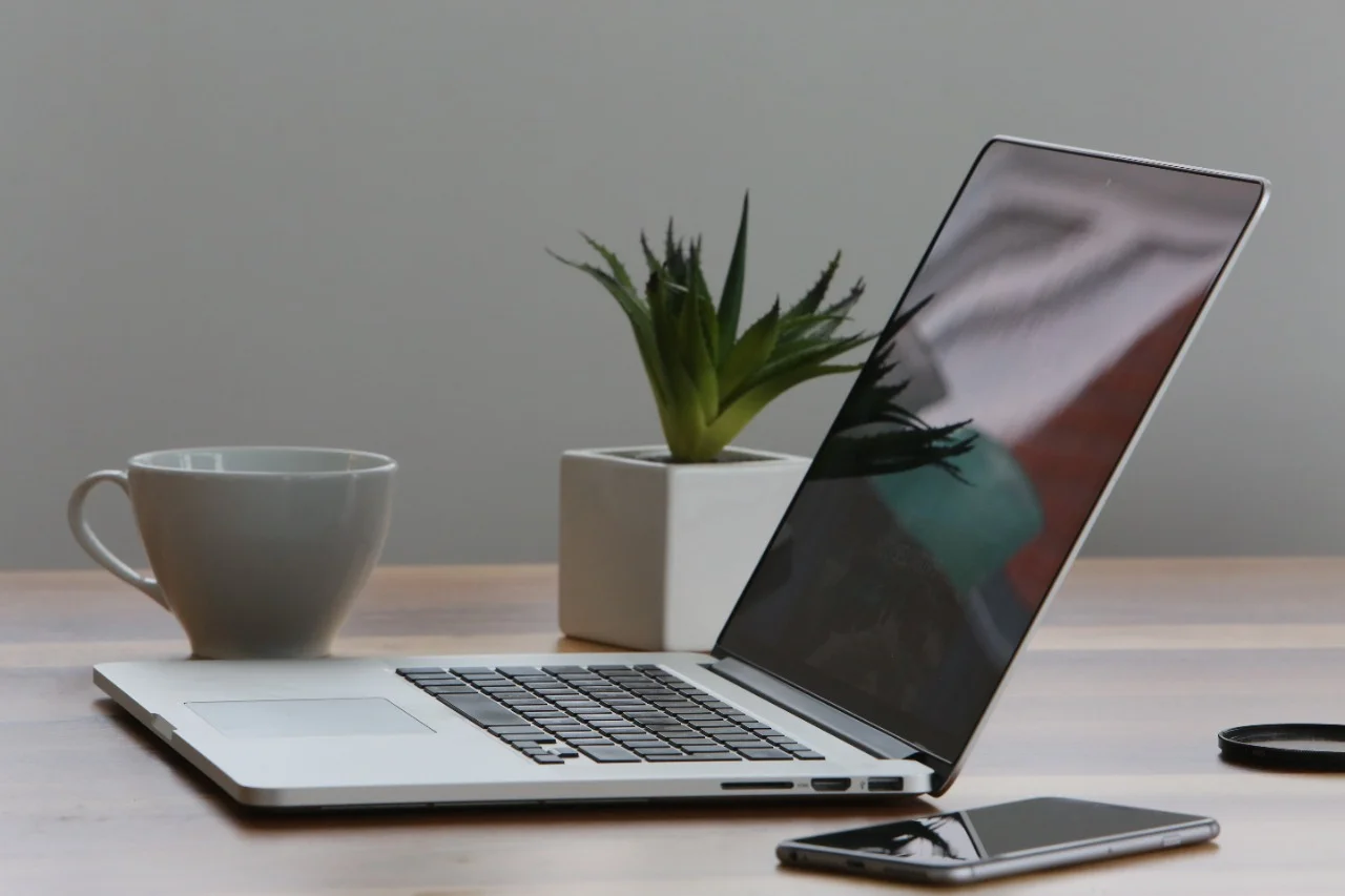 6 Rekomendasi Laptop Terbaru 2023 buat Pekerja Kantoran yang Ngebut dan Bikin Kerjaan Cepat Kelar