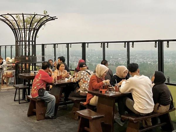 5 Rekomendasi Cafe dengan Rooftop di Depok | Cocok untuk Dateng Bareng Pasangan!