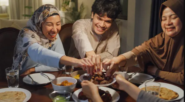 8 Tips Menyiapkan Acara Buka Puasa Bersama, Biar Bukber Lancar!