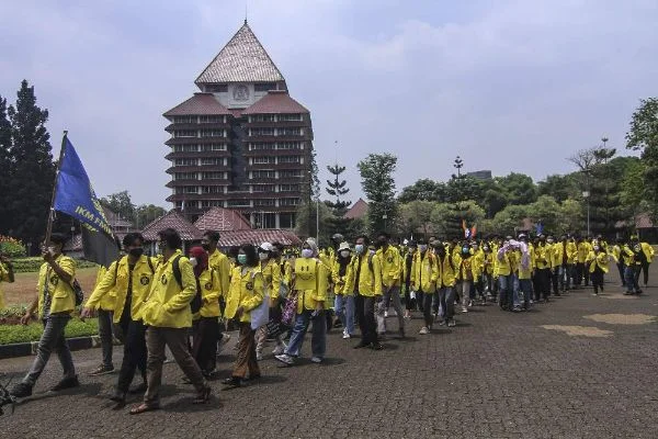 Bagaimana Cara ke UI Menggunakan Transportasi Umum? Ikuti Langkahnya di Sini!