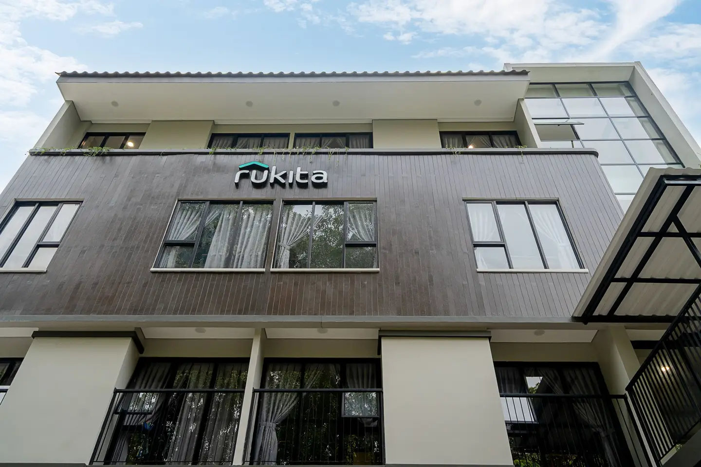 kost-senopati-rukita-south-living